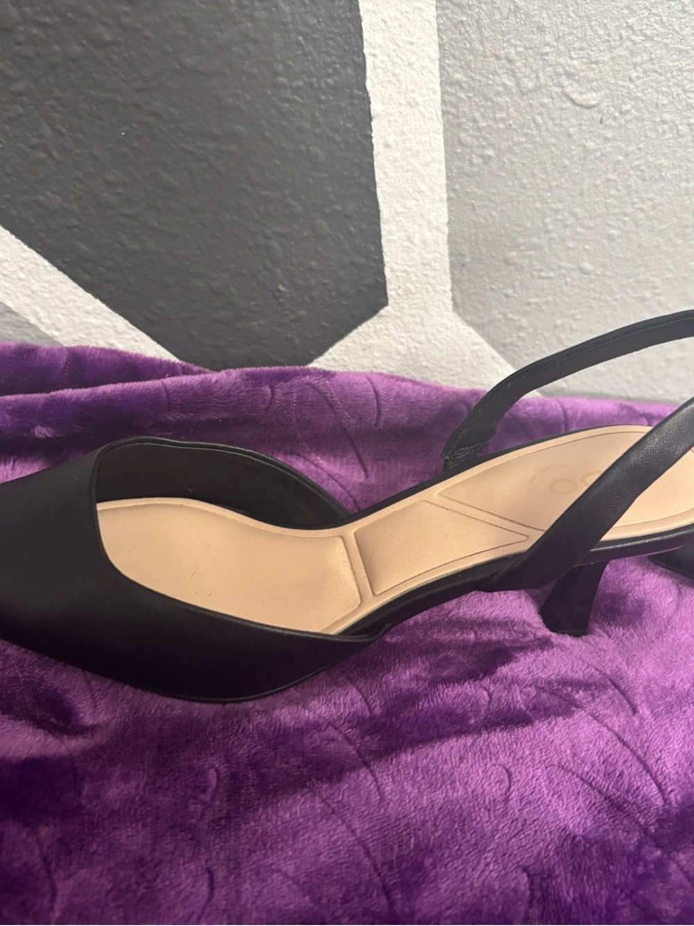 Aldo Black Pointed Slingback Kitten Heels - Picture 2 of 5